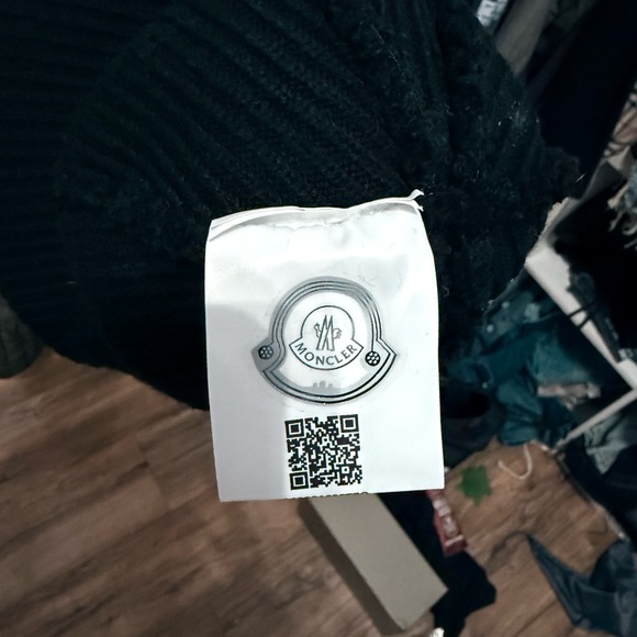 Moncler Black Knit Hat with Logo - Picture 3 of 3